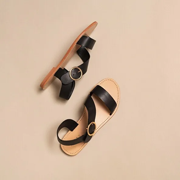 Asymmetrical sandals in black leather