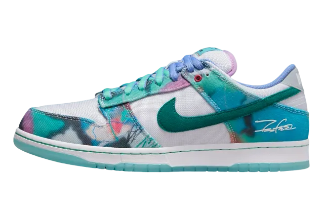 Futura laboratories x nike sb dunk low