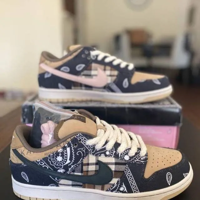 Nike sb dunk low travis scott (special box)