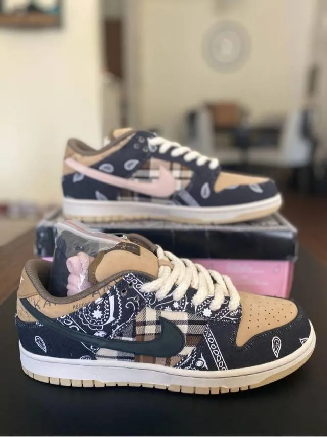 Nike sb dunk low travis scott (special box)