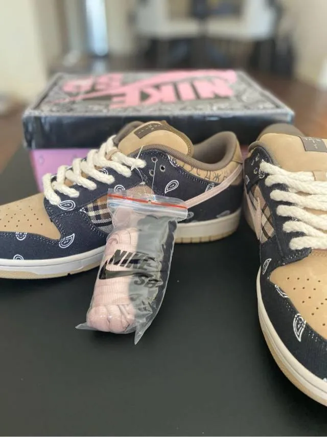 Nike sb dunk low travis scott (special box)