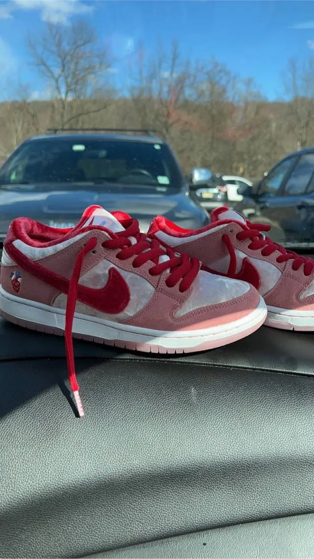 Strangelove x nike sb dunk low valentines day