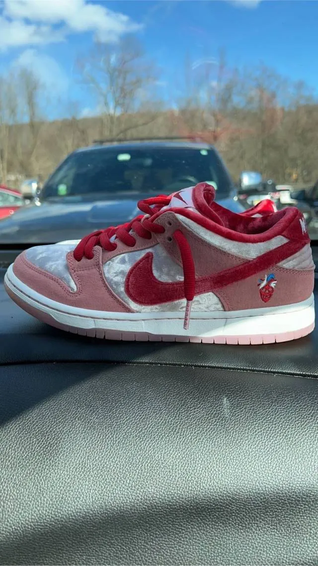 Strangelove x nike sb dunk low valentines day